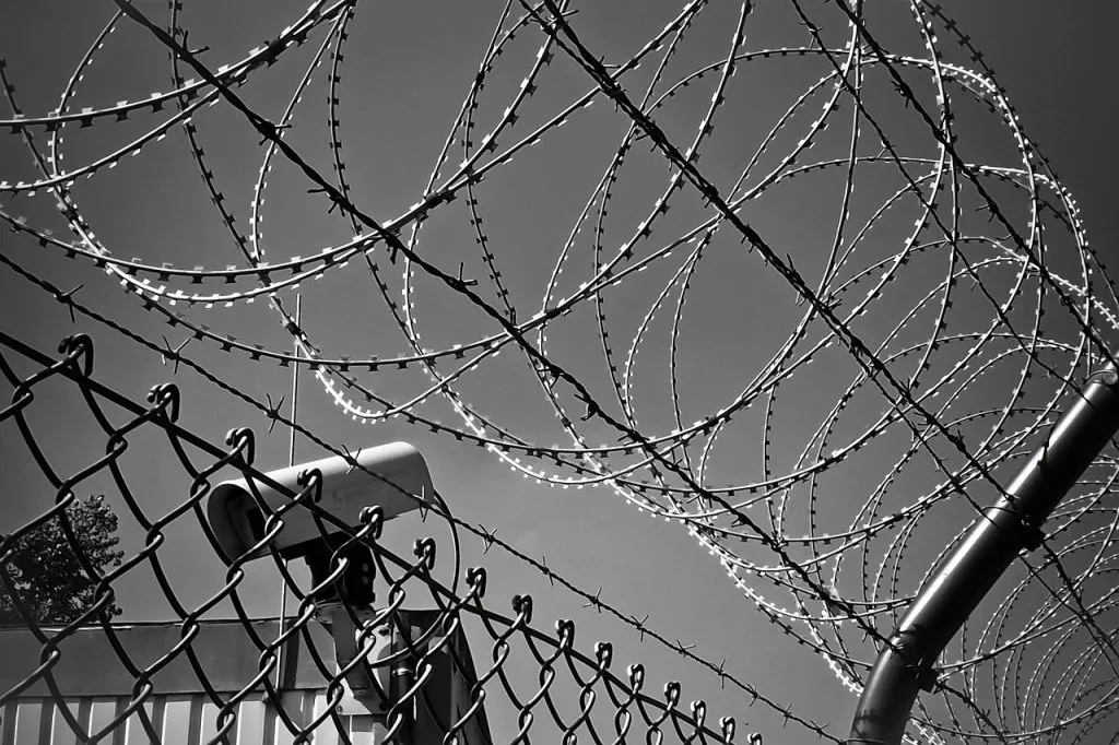 construction site security systems
: barbed wire, video camera, monitoring