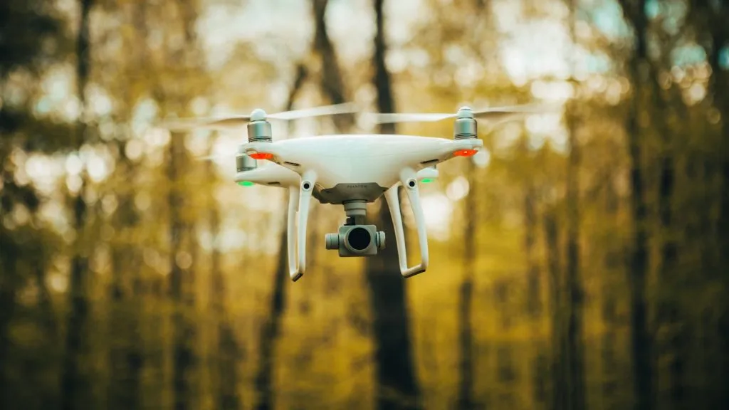 DJI Phantom 4 Pro : white drone flying during daytime